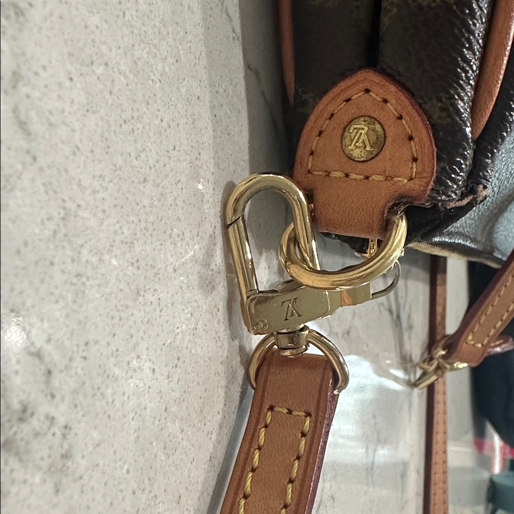 Louis Vuitton Monogram Crossbody Bag - Picture 16 of 16